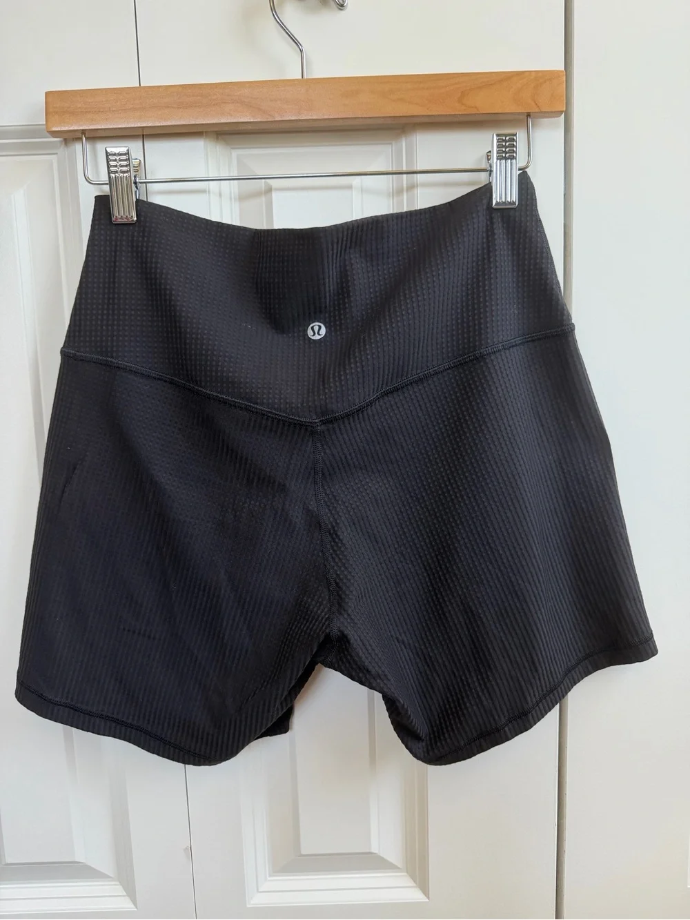 Lululemon High-Rise Yoga Short 6